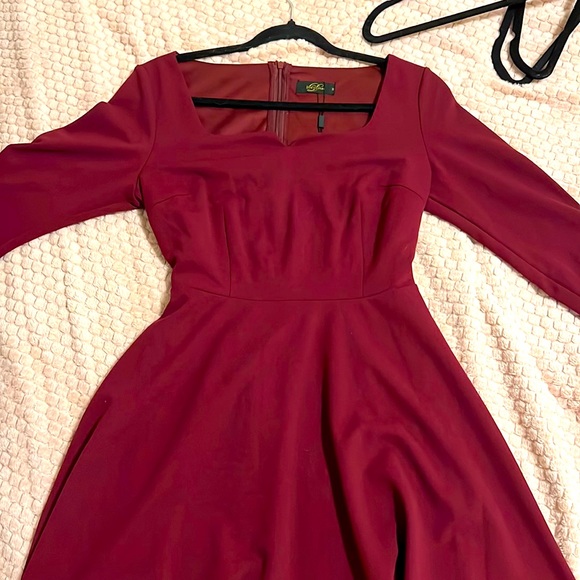 Dress - Picture 1 of 3